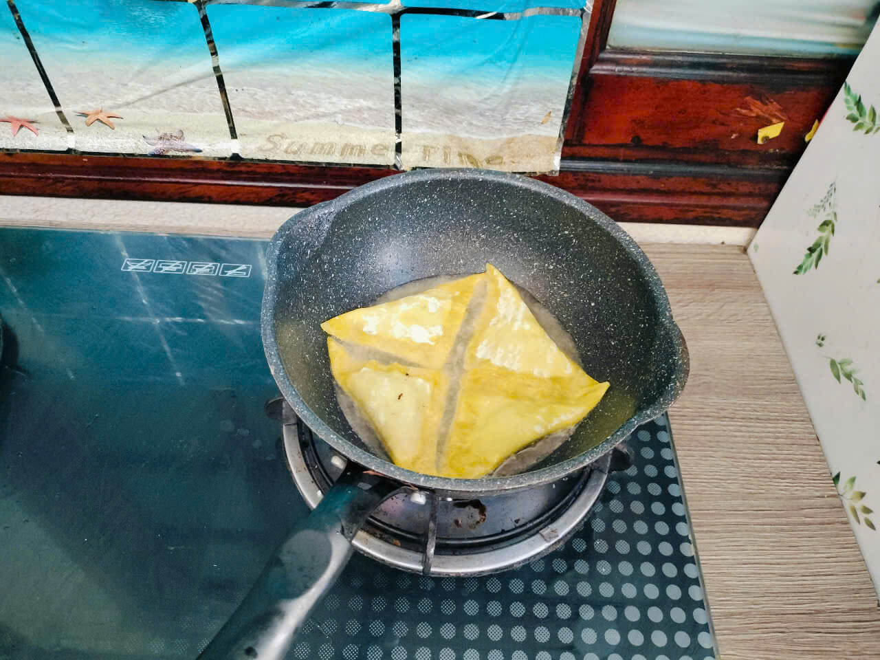 Cách làm hoành thánh (nhân tôm) chiên giòn 5