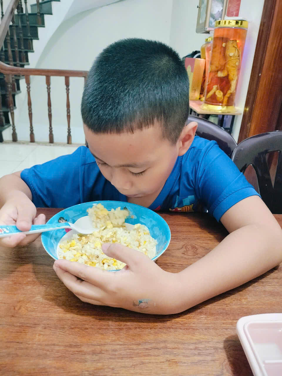 Khi hai con một nhà KHÔNG chung sở thích 8