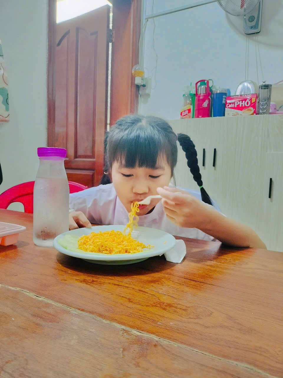Khi hai con một nhà KHÔNG chung sở thích 9