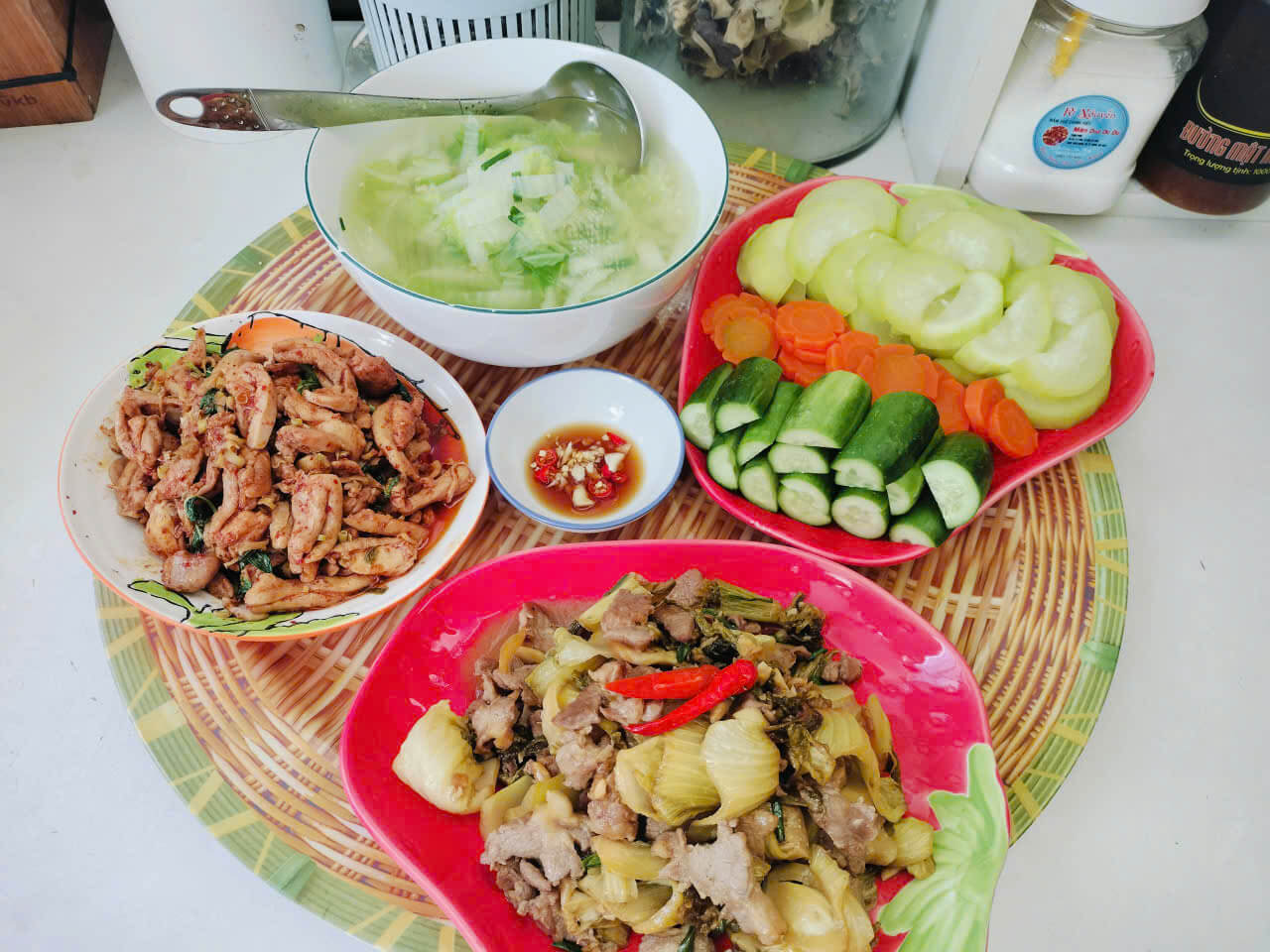 Mâm cơm trưa 6/8/2025