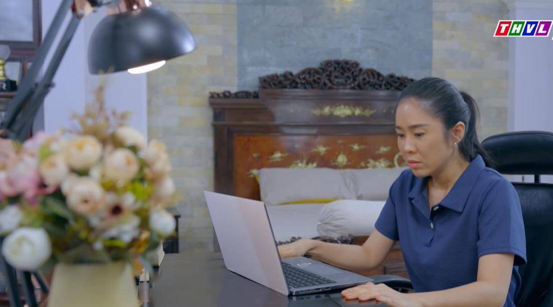 Bóng ma hạnh phúc 4